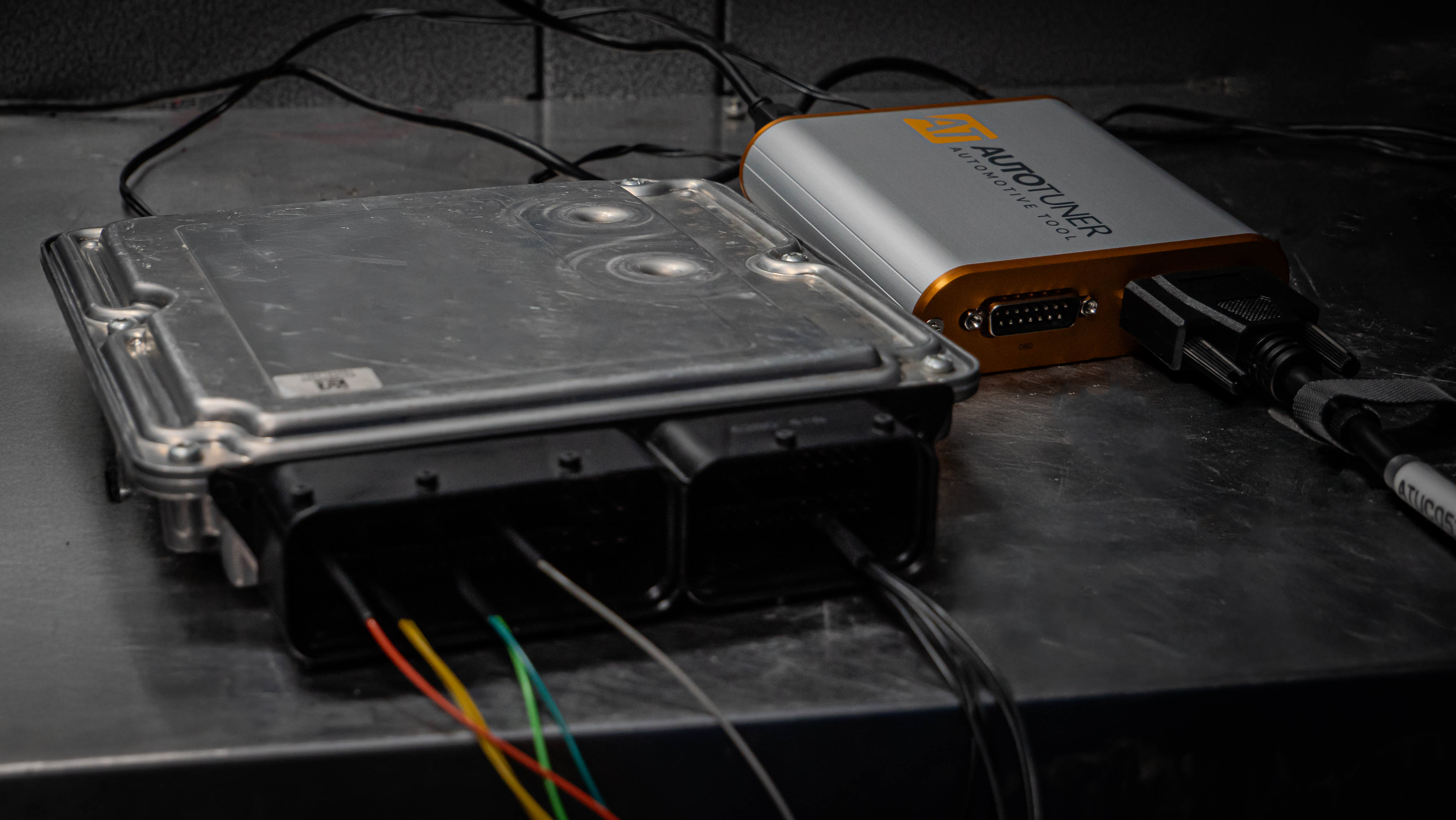 ecu-connected-to-autotuner-in-bench-mode